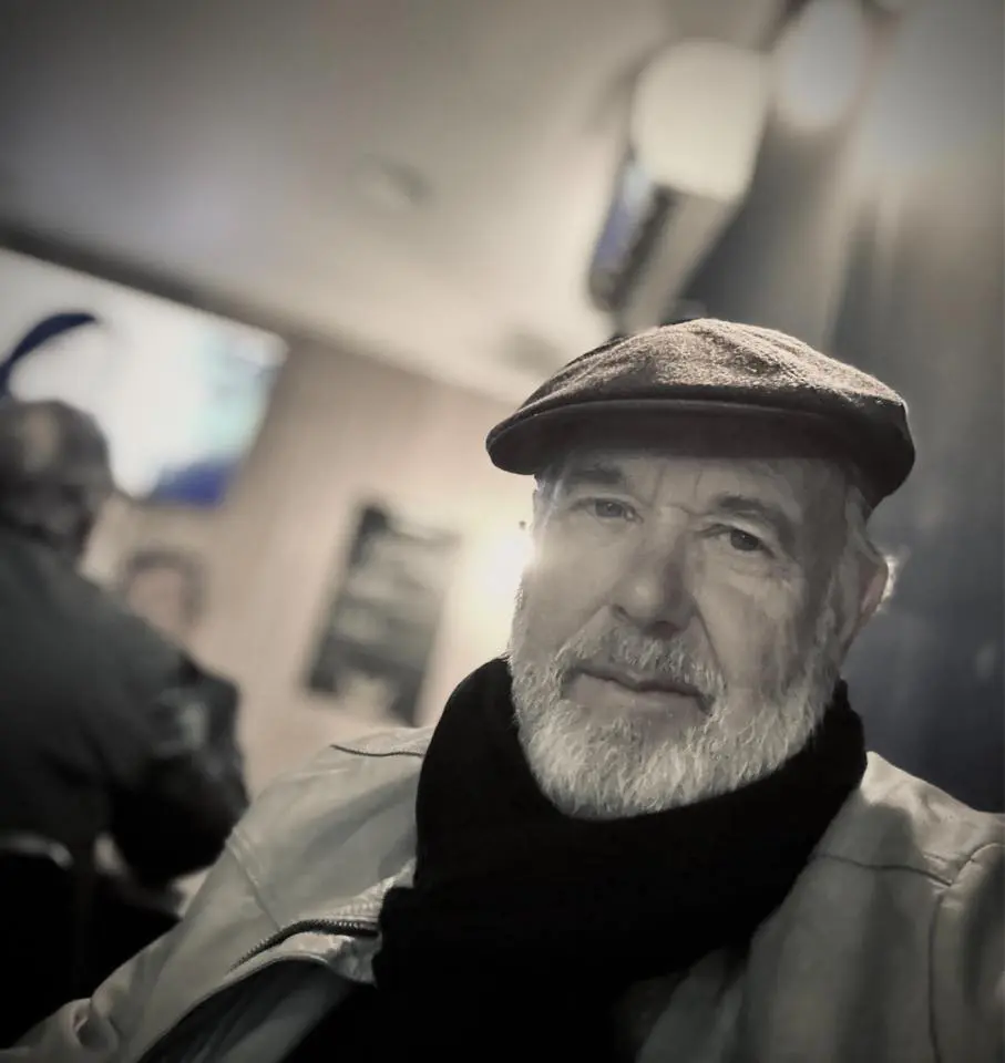 Short Moments, Many Times Mindfulness, Meditation, and the Art of Being Present